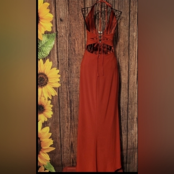 Nikki Italy Backless Formal Dress - Picture 3 of 8